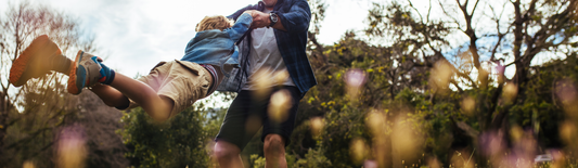 Raus ins Leben: Warum frische Luft, freies Spiel und der richtige Snack so wichtig sind