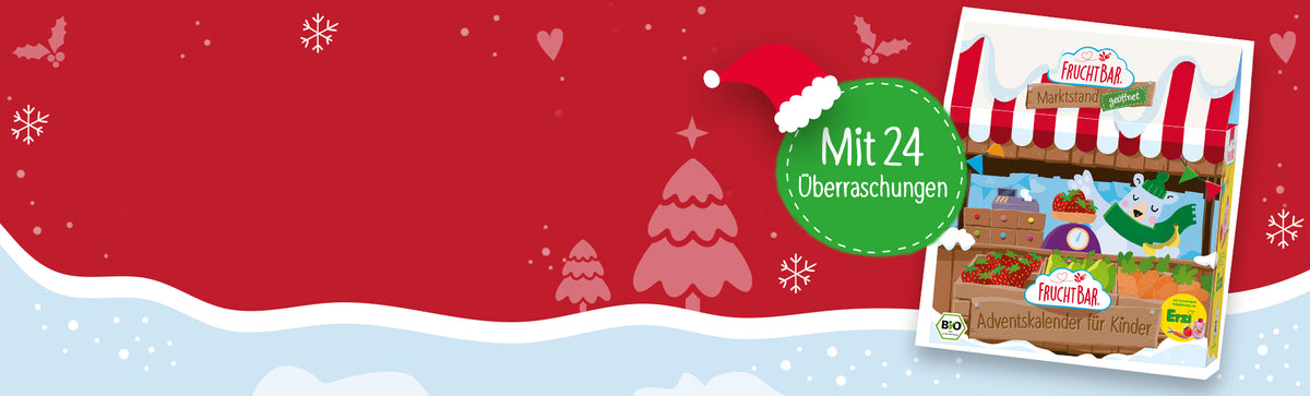 FruchtBar Adventskalender auf dunkelrotem Hintergrund und Schnee auf dem Boden. Schneeflocken, Tannenbäume und Mistelzweige sind im Hintergrund. Grüne Bubble mit Text: Mit 24 Überraschungen.